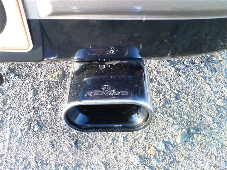 Mazda 323f - Den lille bagpot der sidder på :-p remus  billede 7