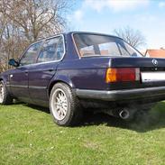 BMW E30 320i 