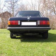 BMW E30 320i 