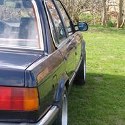 BMW E30 320i 