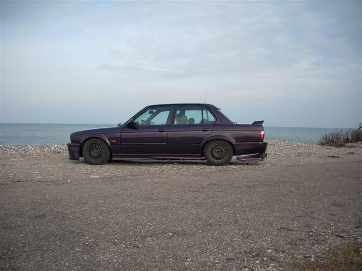 BMW 320 i E30 SOLGT - så er der kommet sno skørter på...=Så er listerne blevet malet billede 13