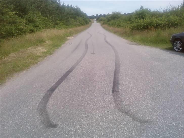 Ford sierra doch (SOLGT)  - nogle kan li hvide streger men jeg kan nu bedst li dem sorte billede 8