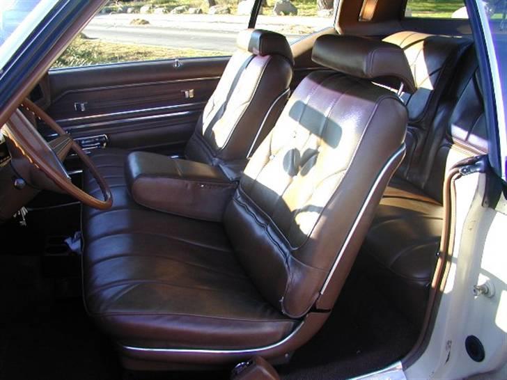 Buick Riviera - indtrækket er det originale, hele sædet er el justerbar i næsten alle retninger og der er seler til 3 pers. billede 10