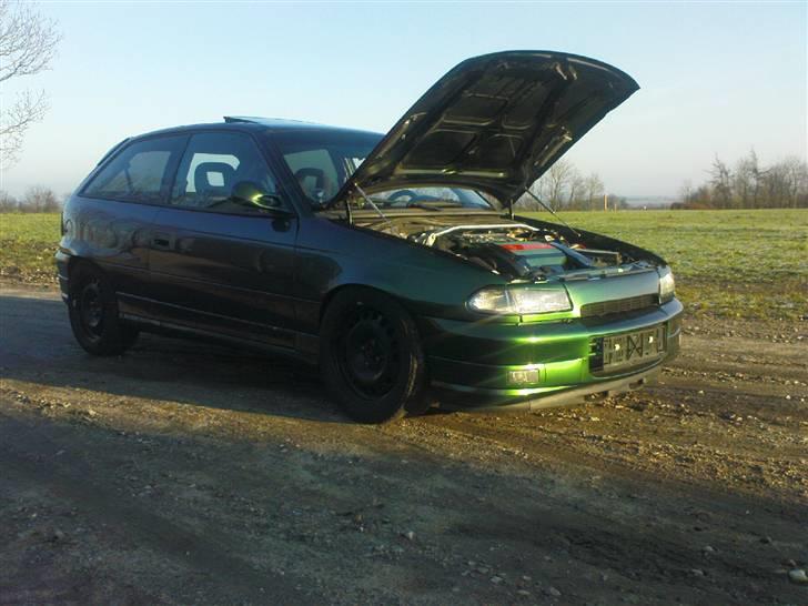 Opel astra f 2,5 v6 SOLGT! - astra var lige ude og trække lidt frisk luft i det fine vejr billede 16