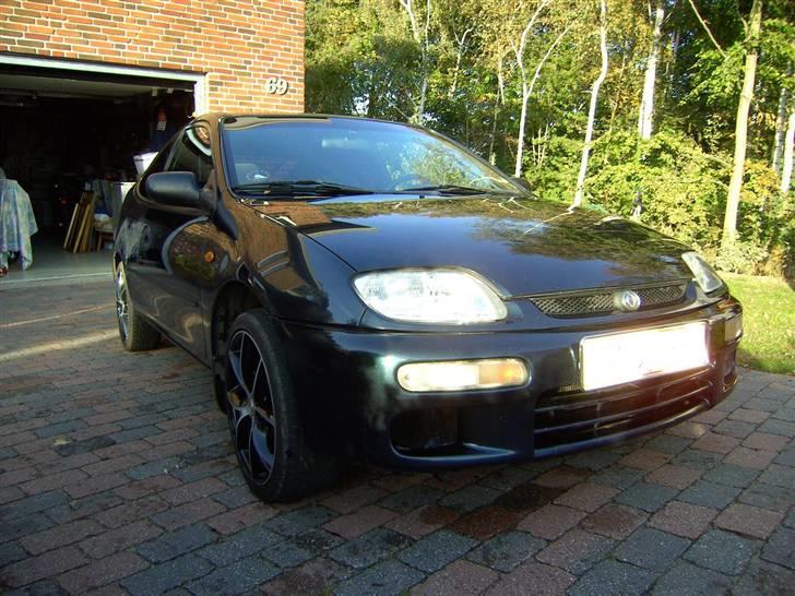 Mazda 323c  - Uh, den er så flot nyvasket... billede 14