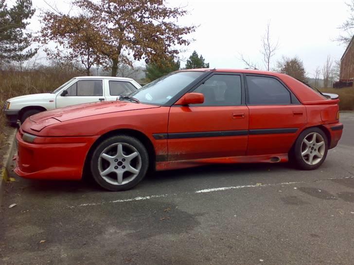 Mazda 323F *SOLGT* billede 1