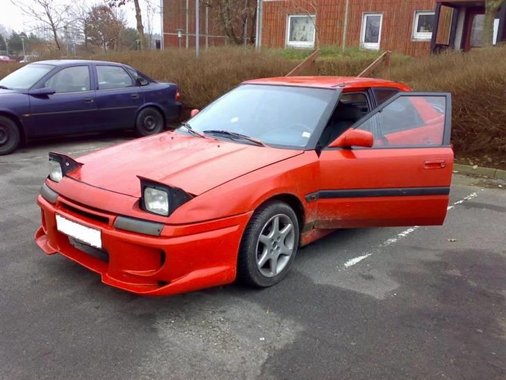 Mazda 323F *SOLGT* billede 4