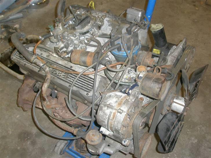 Ford Mustang  SOLGT - 5.0 HO fra 86,sprøjt er afmontert,Edelbrock dual  street alu indsug monteret+Carter karburator billede 15