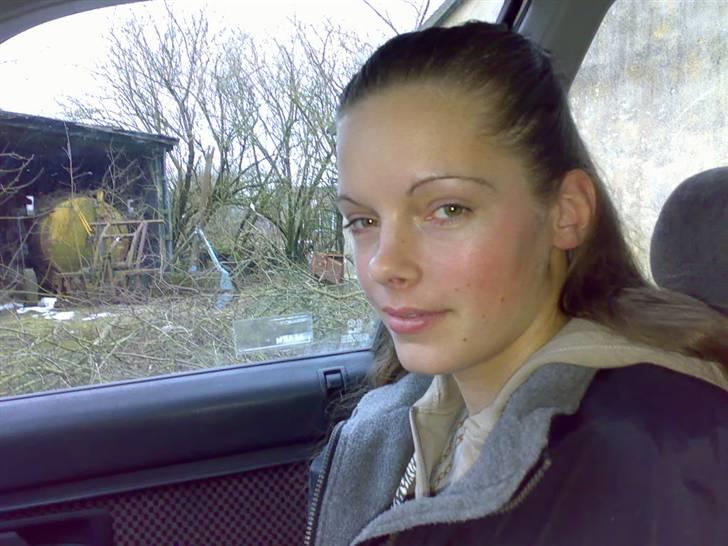 Mazda 323F *SOLGT* billede 7