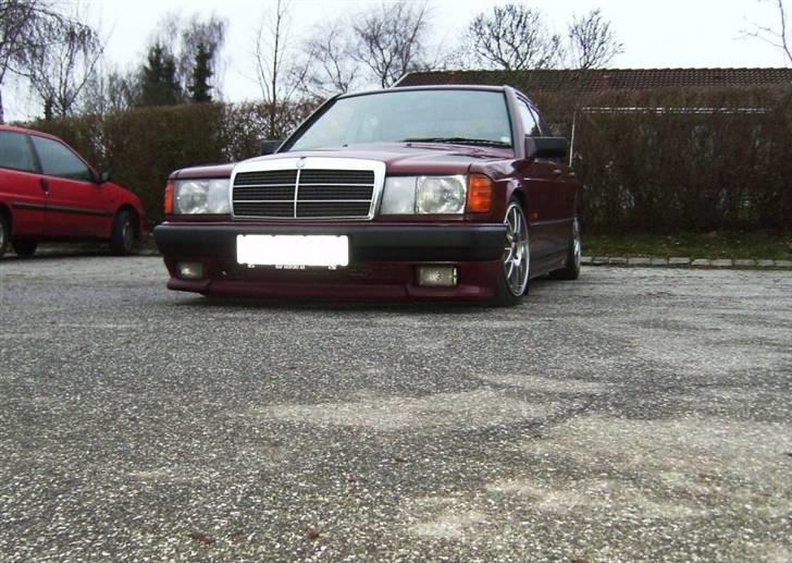 Mercedes Benz  190 D 2,5 (totalskadet) - Beklager billede kvalitet, bedre billeder bliver taget senere billede 2
