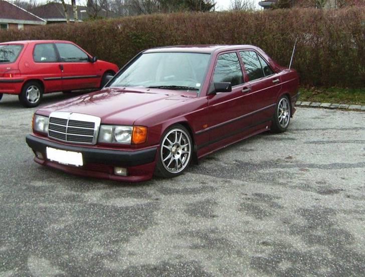 Mercedes Benz  190 D 2,5 (totalskadet) - Beklager billede kvalitet, bedre billeder bliver taget senere billede 3