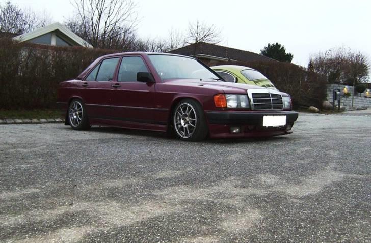 Mercedes Benz  190 D 2,5 (totalskadet) - Beklager billede kvalitet, bedre billeder bliver taget senere billede 4