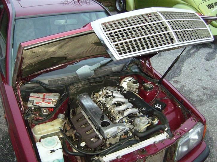 Mercedes Benz  190 D 2,5 (totalskadet) billede 15