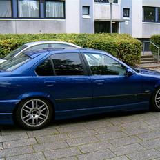 BMW E36 320i (TOTAL SKADET)