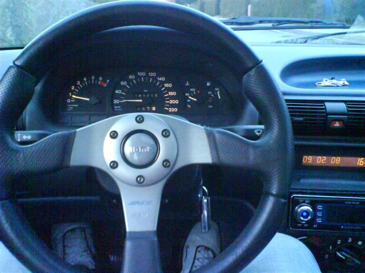 Opel Astra F 1,4 - Så kom der Momo rat og nyt instrumering i billede 14