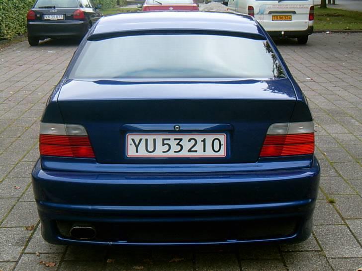 BMW E36 320i (TOTAL SKADET) billede 2
