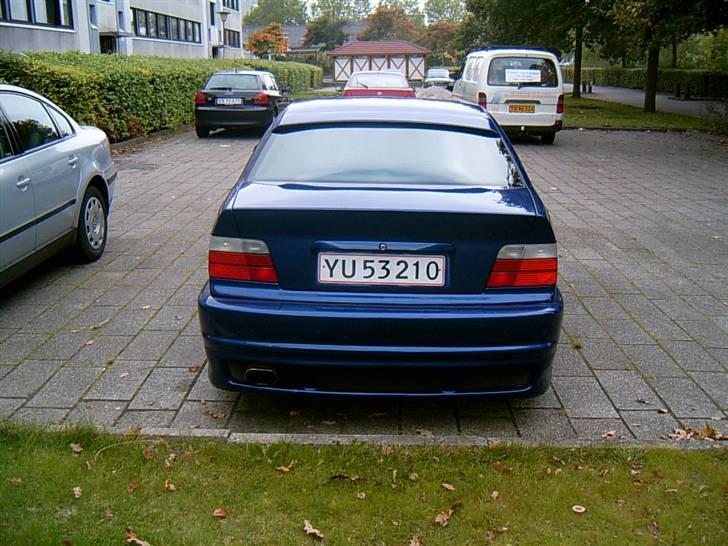 BMW E36 320i (TOTAL SKADET) billede 4