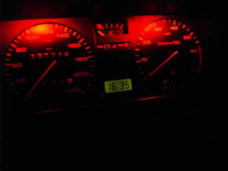 VW Golf 2 Manhatten`` solgt  - Dejligt at have rødt lys , utrolig behaligt at køre med :D billede 3