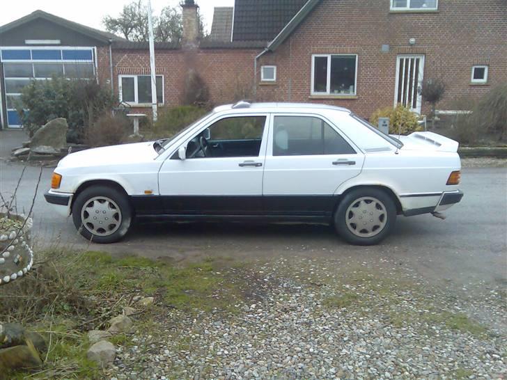 Mercedes Benz 190E 2.0  billede 3