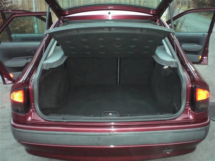 Renault Safrane dT *** SOLGT*** - Dejligt stort bagagerum på 1240 liter, når sæderne er lagt ned... billede 5