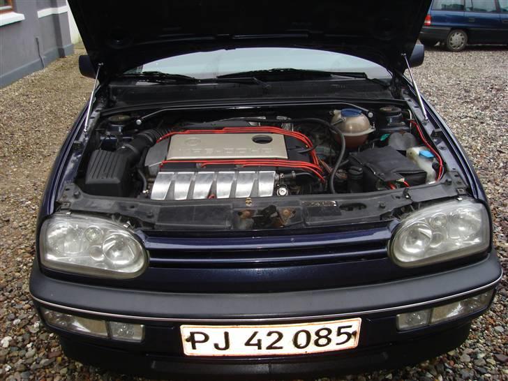 VW golf vr6 solgt - lige et billede med den nye tårnstiver og luftfilter kasse. billede 18