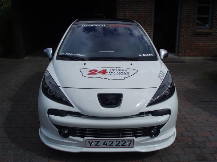 Peugeot - 207 - Da jeg skulle til Le Mans for 6. gang i træk syntes jeg 207´eren skulle dekoreres lidt ;-) billede 3