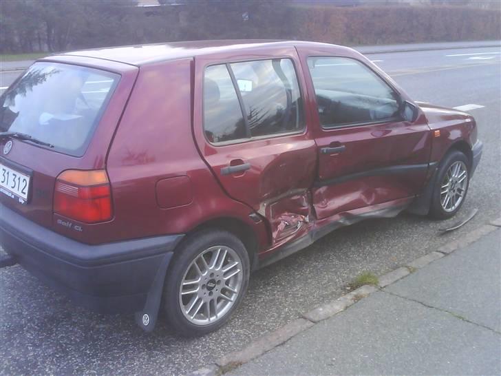 VW Golf 3 *Død* - Sådan så bilen ud efter ulykken billede 11