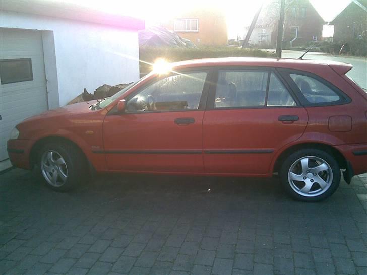 Mazda 323 f bj solgt billede 1