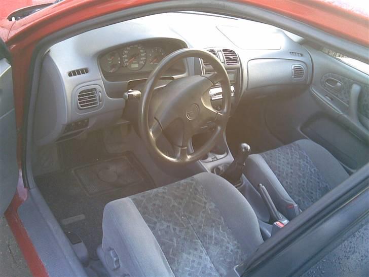 Mazda 323 f bj solgt billede 4