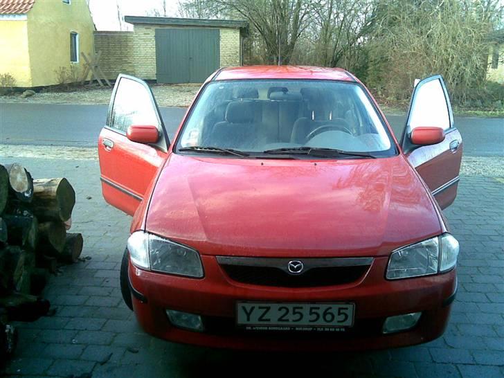 Mazda 323 f bj solgt billede 5