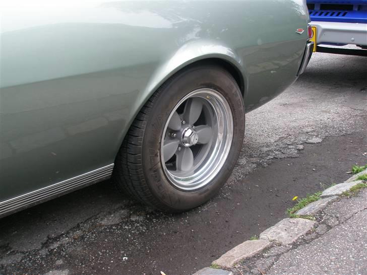 AMC Javelin SST fastback  SOLGT - 8x15 AR fælge... der mærkes a den står fast med disse ruller billede 6