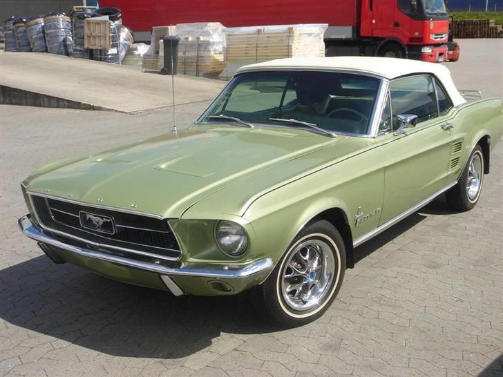 Ford Mustang convertible - Bilen er lige kommet ud af transport containeren billede 3