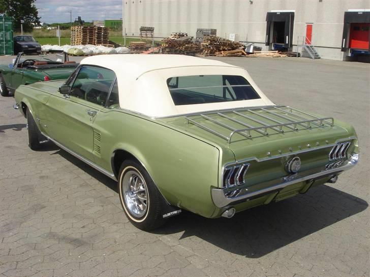 Ford Mustang convertible - Bilen er lige kommet ud af transport containeren billede 8