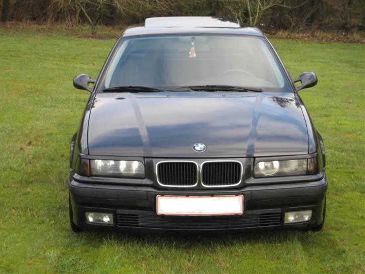 BMW E36 320i Vanos (SOLGT) billede 1