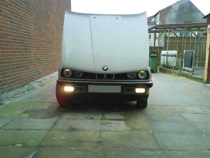BMW 320i E30 - Som BMW ejer skal man vel have sådan et billede.. billede 18