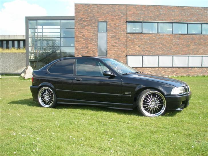 BMW 316i compact billede 1