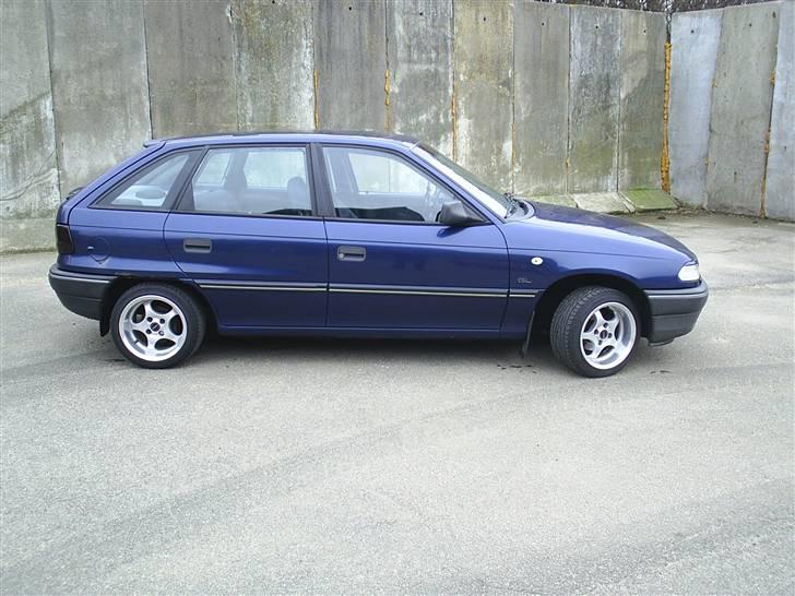 Opel Astra 1,6i (solgt) billede 5