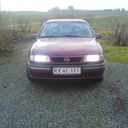 Opel Vectra A 1,8i (Solgt)