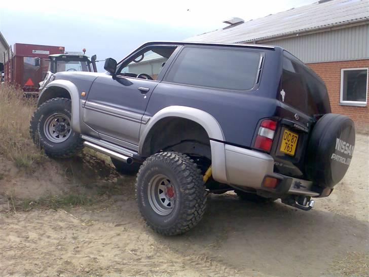 Nissan patrol  y61 - kan godt vandre lidt    stabi er ikk engang slået fra endnu billede 3