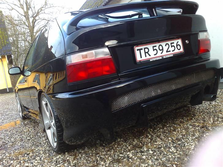 Toyota corolla 1,6 - nej lakken er ike ødelagt må være kamara fejl for ligner lidt den er ødelagt der,. billede 4