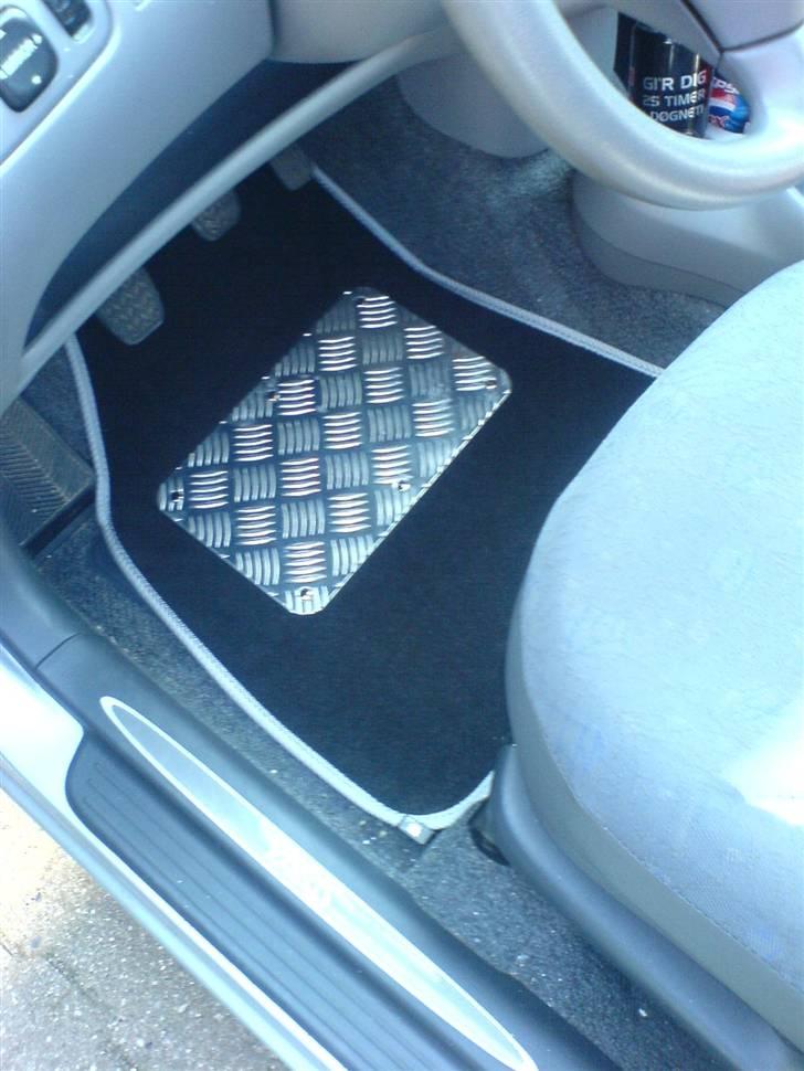 Toyota Yaris 1.4 TD *Solgt* billede 11