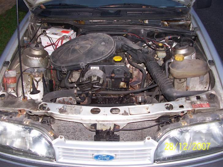 Ford sierra 2.0i cl skrottet - ja det jo ikke en helt ny motor:D billede 9