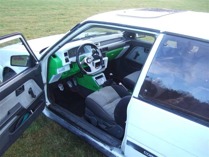 Toyota Corolla DX 1.3 - Solgt - Velkommen til kabinen. billede 11