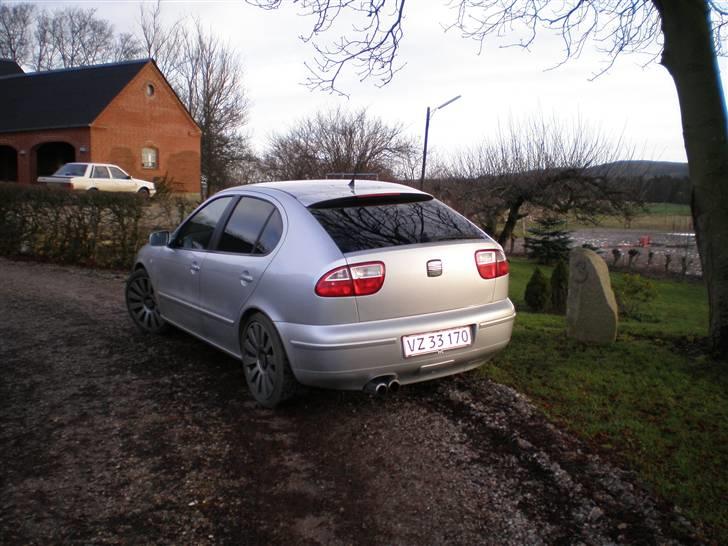 Seat Leon - Bagfra. for lang tid siden den er blevet poleret:P billede 2
