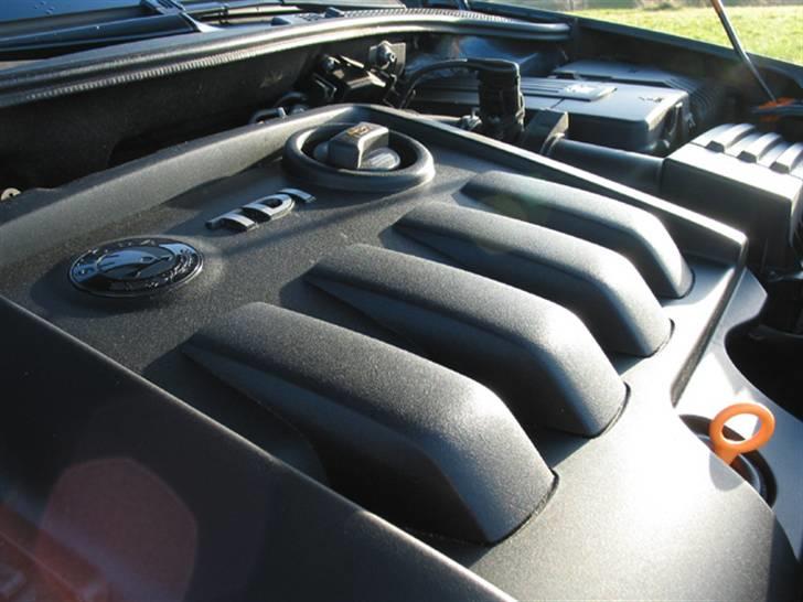 Skoda Octavia Elegance 1.9 TDI  - TDI motor set fra siden. billede 5