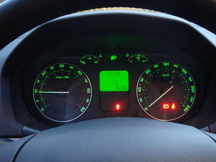 Skoda Octavia Elegance 1.9 TDI  - Speedometer, Alukanter omkring omdrejningstæller og speedometer billede 20