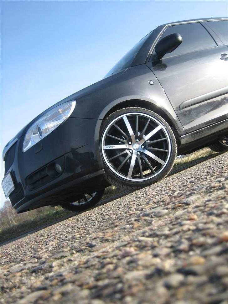 Skoda Fabia 2  Sport *Solgt* - Monteret med 18" Avus M01 Graphite fælge billede 9