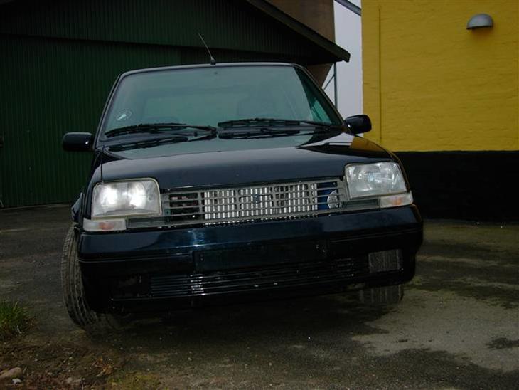 {{currentPhoto.altText}} billede {{currentPhoto.number}}