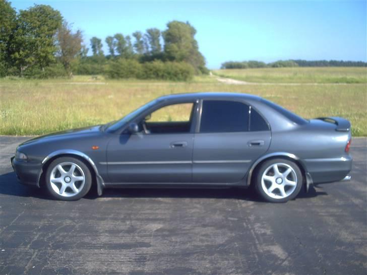 Mitsubishi Galant (TOTALSKADET) billede 1