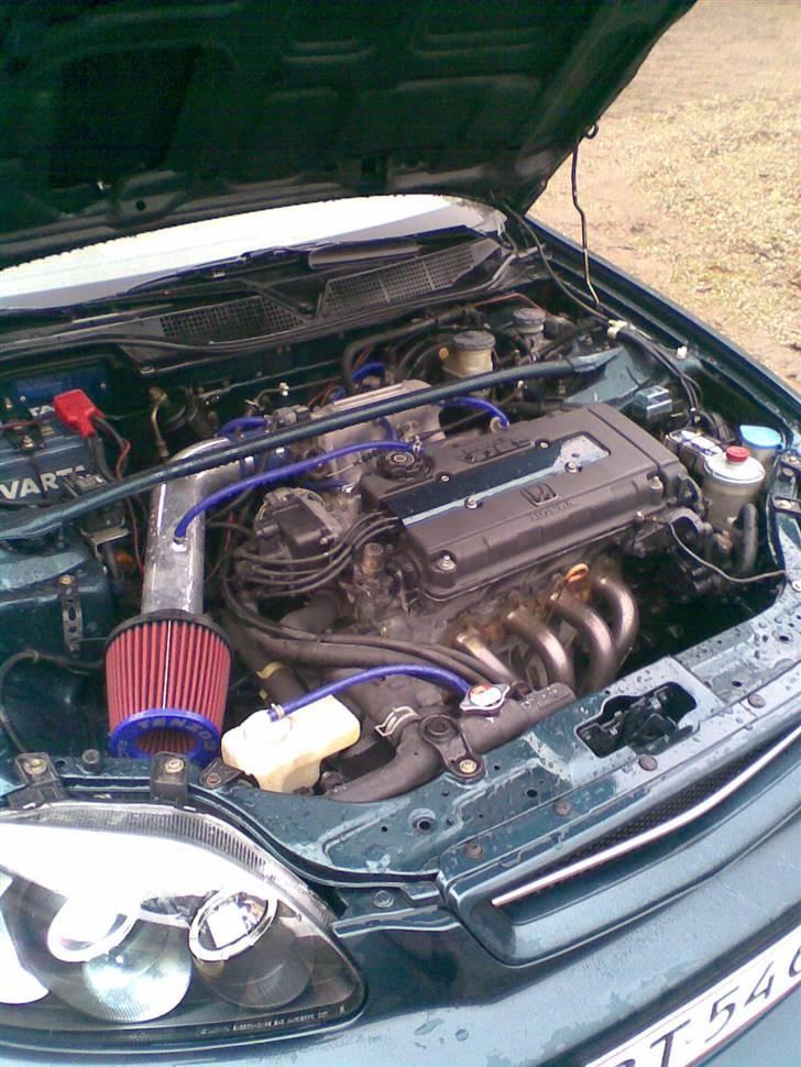 Honda Civic VTi Vtec (SOLGT) - Nyvasket Motor-rum. Sådan skal et vedligeholdt Motor rum se ud. VTi Vtec på blokken billede 17